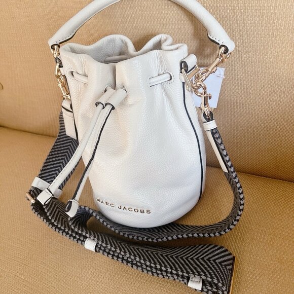 Marc Jacobs Pebble Leather Bucket Bag Crossbody Handbag Marshmallow - NEW - Picture 4 of 8